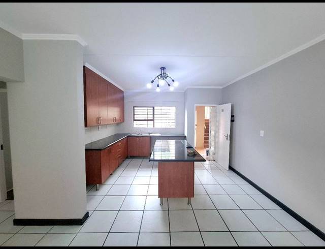 2 BEDROOM PROPERTY TO RENT IN SUNNINGHILL